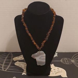 EUC Agate stone necklace